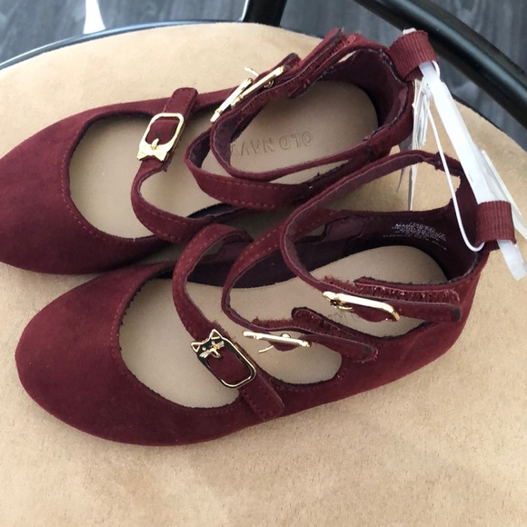 Old Navy faux suede triple strap flats - Picture 2 of 8